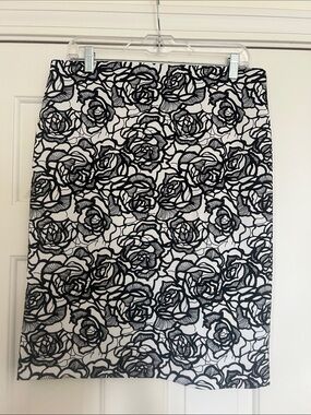 Jones Studio Black and White Floral Pencil Skirt
